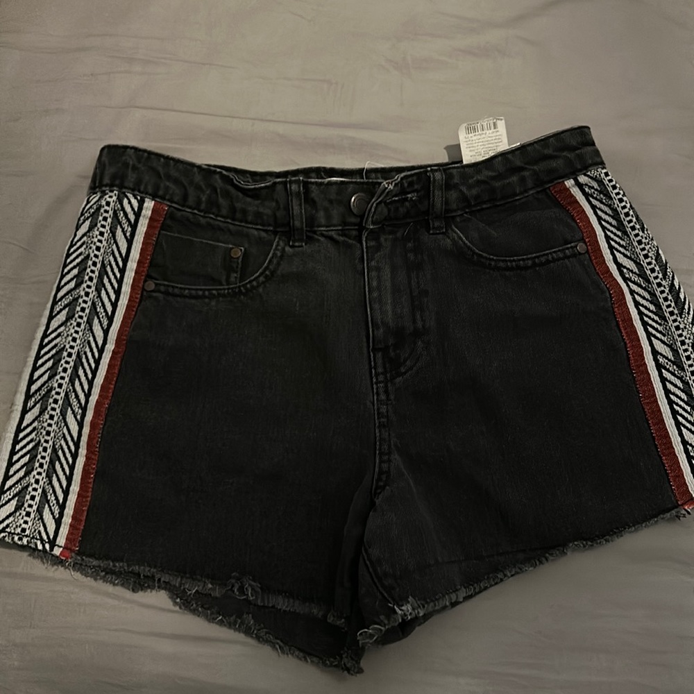 Black short jeans